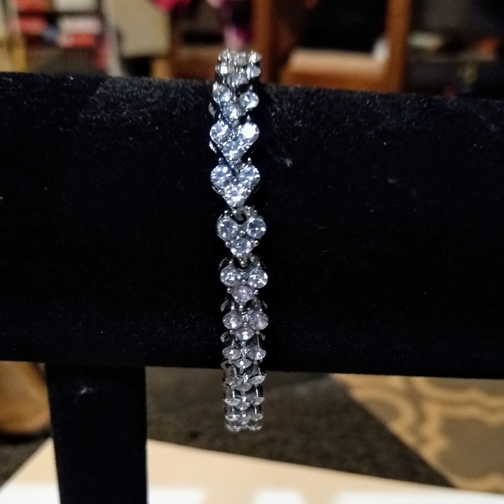 Tennis bracelet